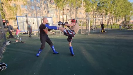 Спарринг по боксу и кикбоксингу в Коврове. Стас Завьялов vs Николай Адодин 1