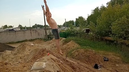 Тренировка по паркуру в Коврове на трубе