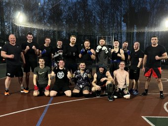 В городе Коврове в спортивном клубе XFIT по средам проходит открытый ринг, где участники силового движения приняли участие