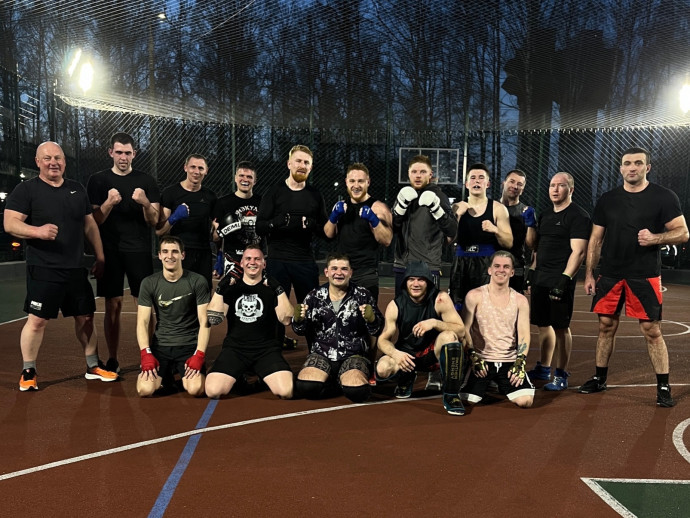 В городе Коврове в спортивном клубе XFIT по средам проходит открытый ринг, где участники силового движения приняли участие В городе Коврове в спортивном клубе XFIT по средам проходит открытый ринг, где участники силового движения приняли участие